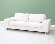 Lataa kuva Galleria-katseluun, Asko Lumi 3-istuttava kangassohva valkoinen