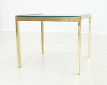 Lataa kuva Galleria-katseluun, 80-luvun kullanvärinen sivupöytä lasilevyllä