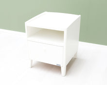 Lataa kuva Galleria-katseluun, Kiteen Huonekalutehdas Matinea yöpöytä