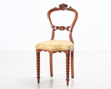 Lataa kuva Galleria-katseluun, Antiikkinen tuoli kangasistuimella