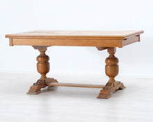Lataa kuva Galleria-katseluun, Antiikkinen tammipöytä
