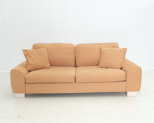 Lataa kuva Galleria-katseluun, Asko Kielo 2,5-istuttava kangassohva ruskea