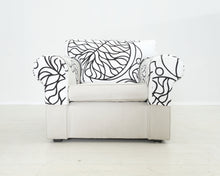 Lataa kuva Galleria-katseluun, Asko nojatuoli Marimekon käsi- ja selkänojansuojalla