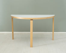 Lataa kuva Galleria-katseluun, Artek 95 puolipyöreä pöytä