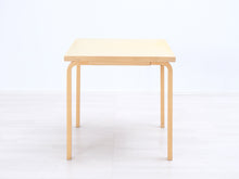 Lataa kuva Galleria-katseluun, Artek pöytä 70 x 80 cm koivu / vaaleanvihreä