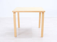 Lataa kuva Galleria-katseluun, Artek pöytä 70 x 80 cm koivu / vaaleanvihreä