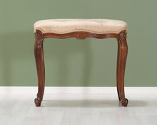 Lataa kuva Galleria-katseluun, Antiikkinen jakkara kangasistuimella