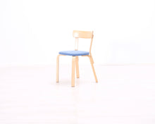 Lataa kuva Galleria-katseluun, Artek 69 tuoli koivu / vaaleansininen
