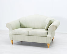 Lataa kuva Galleria-katseluun, 2-istuttava kangassohva vaaleanvihreä