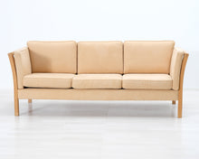 Lataa kuva Galleria-katseluun, 3-istuttava kangassohva beige