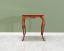 Lataa kuva Galleria-katseluun, Antiikkinen sivupöytä