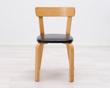 Lataa kuva Galleria-katseluun, Artek 69 tuoli koivu / musta nahka