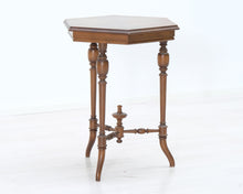 Lataa kuva Galleria-katseluun, Antiikkinen sivupöytä kuusikulmaisella pöytälevyllä