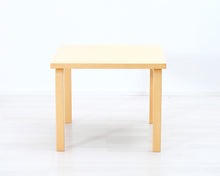 Lataa kuva Galleria-katseluun, Artek sivupöytä 75 x 75 cm koivu