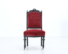Lataa kuva Galleria-katseluun, Antiikkinen tuoli punamusta
