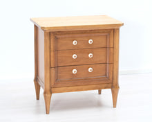 Lataa kuva Galleria-katseluun, Antiikkilipasto tähtinupeilla