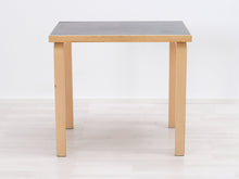 Lataa kuva Galleria-katseluun, Artek pöytä koivu / musta 60 x 80 cm
