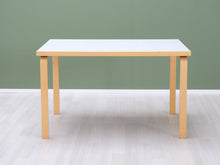 Lataa kuva Galleria-katseluun, Artek ruokapöytä koivu / valkoinen 120 x 85 cm