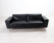 Lataa kuva Galleria-katseluun, 3-istuttava nahkasohva musta