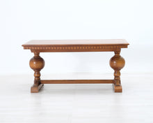 Lataa kuva Galleria-katseluun, Antiikkinen ruokapöytä