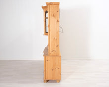 Lataa kuva Galleria-katseluun, Mäntykaappi