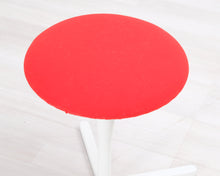 Lataa kuva Galleria-katseluun, Alias jakkara punainen