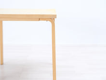 Lataa kuva Galleria-katseluun, Artek pöytä 70 x 80 cm koivu / vaaleanvihreä
