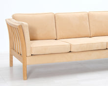 Lataa kuva Galleria-katseluun, 3-istuttava kangassohva beige