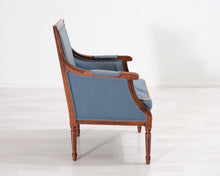 Lataa kuva Galleria-katseluun, Antiikkinen nojatuoli sininen