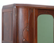 Lataa kuva Galleria-katseluun, Antiikkinen vaatekaappi