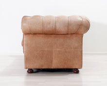 Lataa kuva Galleria-katseluun, 3-istuttava Chesterfield-tyylinen nahkasohva ruskea