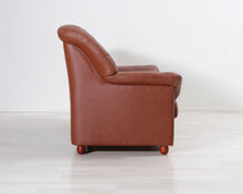 Lataa kuva Galleria-katseluun, 3-istuttava nahkasohva ruskea