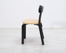 Lataa kuva Galleria-katseluun, Artek 69 tuoli musta / beige