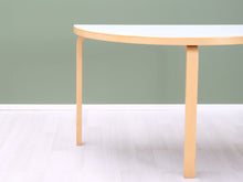 Lataa kuva Galleria-katseluun, Artek 95 puolipyöreä pöytä koivu / valkoinen