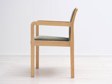 Lataa kuva Galleria-katseluun, Artek Pentti Heinonen käsinojallinen tuoli harmaa