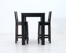 Lataa kuva Galleria-katseluun, Baaripöytä ja kaksi tuolia tummanruskea
