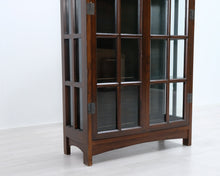 Lataa kuva Galleria-katseluun, Aasialainen vitriini ruskea