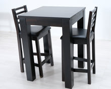 Lataa kuva Galleria-katseluun, Baaripöytä ja kaksi tuolia tummanruskea