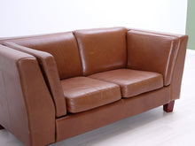 Lataa kuva Galleria-katseluun, 2-istuttava nahkasohva ruskea