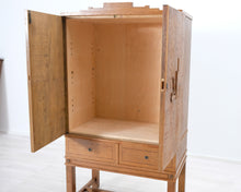 Lataa kuva Galleria-katseluun, Antiikkinen kaappi