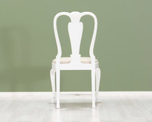 Lataa kuva Galleria-katseluun, Antiikkinen tuoli valkoinen