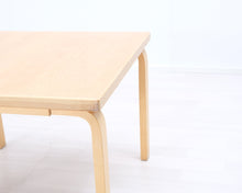 Lataa kuva Galleria-katseluun, Artek sivupöytä 75 x 75 cm koivu