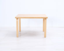Lataa kuva Galleria-katseluun, Artek sivupöytä 75 x 90 cm koivu