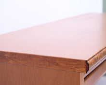 Lataa kuva Galleria-katseluun, Asko Aspö hyllystö lasiovilla ruskea