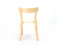 Lataa kuva Galleria-katseluun, Artek 69 tuoli beigellä kangasistuimella