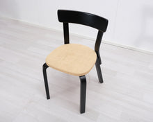 Lataa kuva Galleria-katseluun, Artek 69 tuoli musta / beige