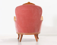 Lataa kuva Galleria-katseluun, Antiikkinen nojatuoli vaaleanpunainen