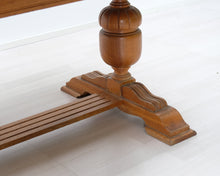 Lataa kuva Galleria-katseluun, Antiikkinen tammipöytä