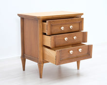 Lataa kuva Galleria-katseluun, Antiikkilipasto tähtinupeilla