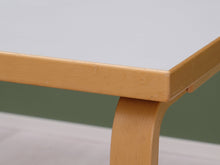 Lataa kuva Galleria-katseluun, Artek ruokapöytä koivu / valkoinen 120 x 85 cm